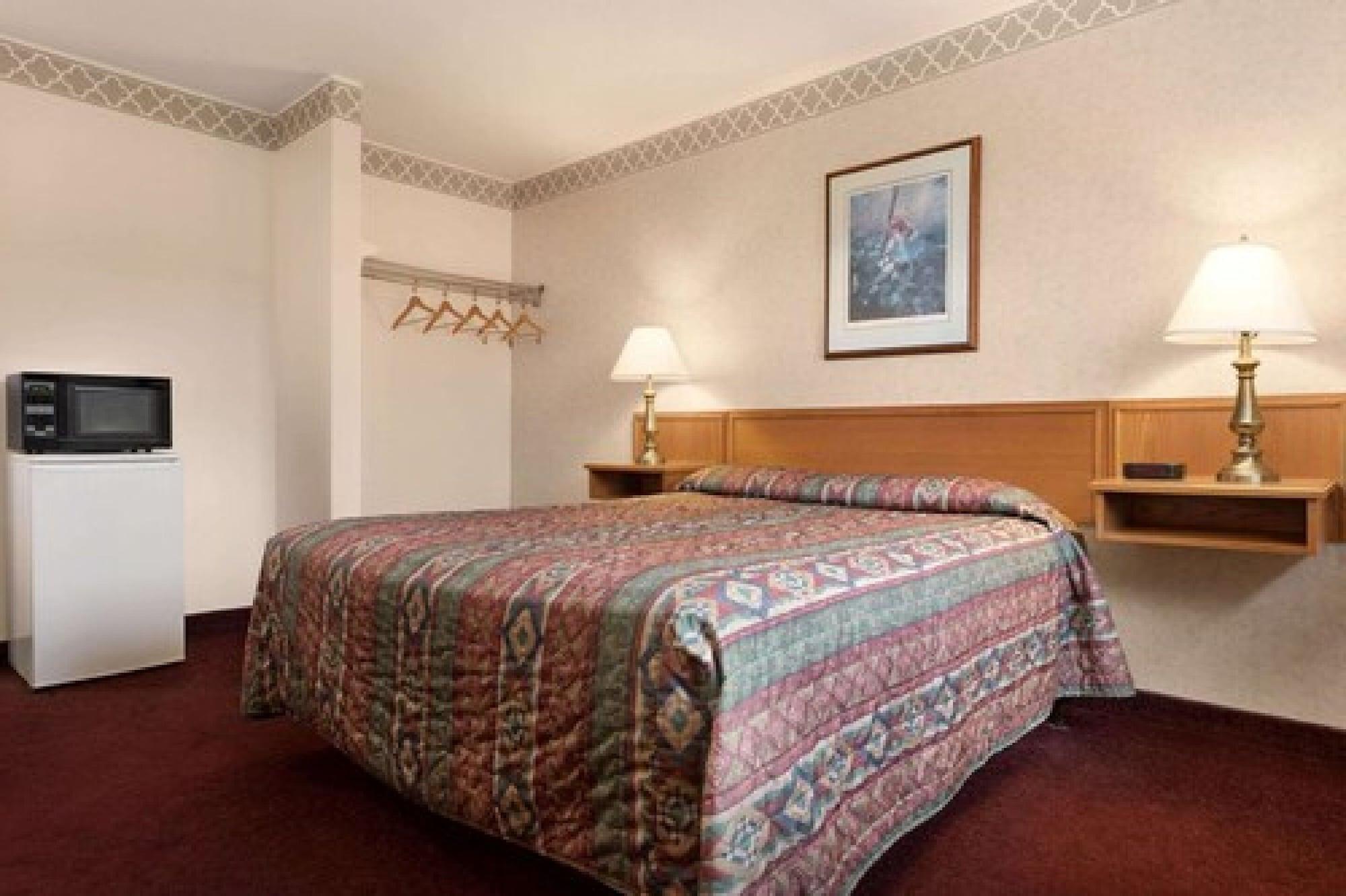 ทราเวลลอดจ์ บาย วินด์แฮม พอร์ต เอลกิ้น Motel พอร์ตเอลกิน ภายนอก รูปภาพ